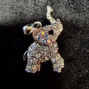 ELEPHANT Crystal Pendent